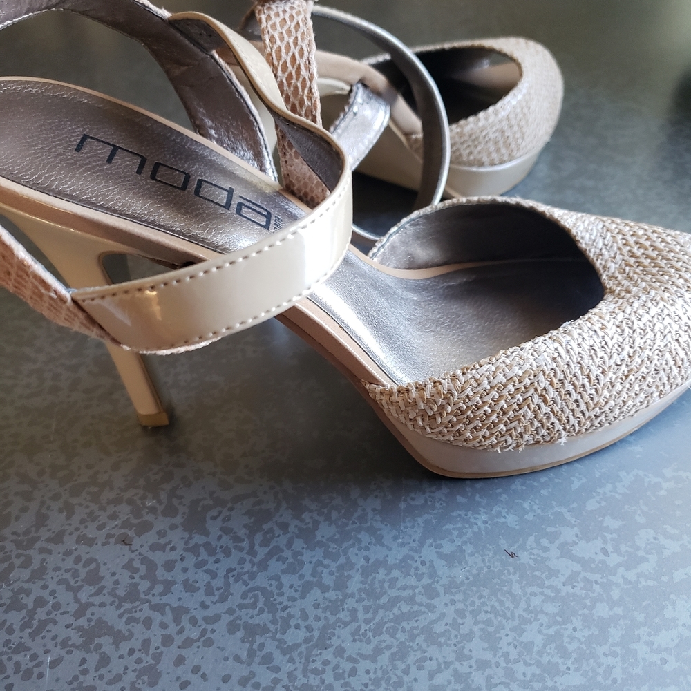 8M Moda Natural pumps